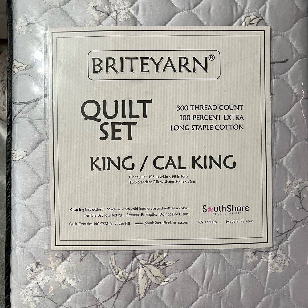 Quilt set 300 Count King/Cal king